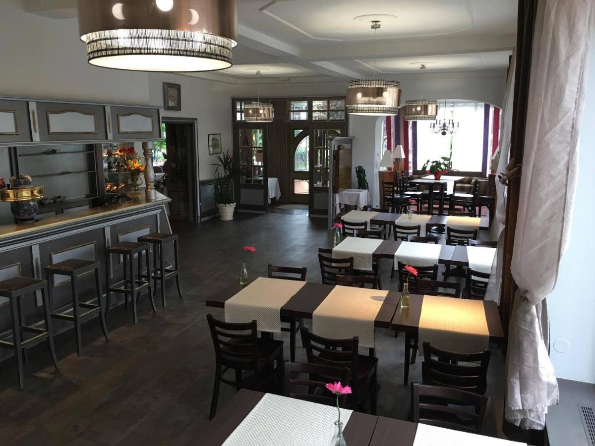 Hotel Restaurant Le Bristol Niederbronn-les-Bains Exterior photo